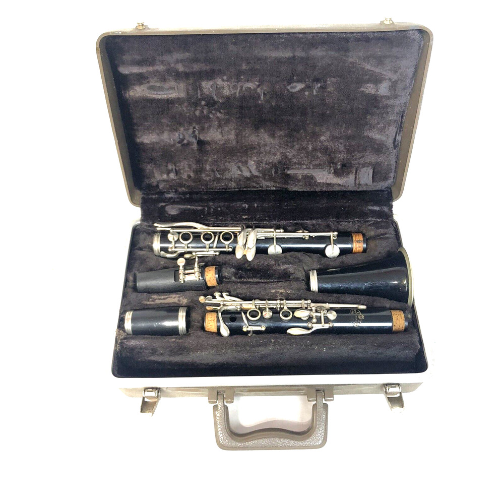Evette Clarinet with Case Serial # 54339 Pre-owned